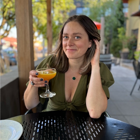 Meet your Posher, Jessica - Picture 2 of 2